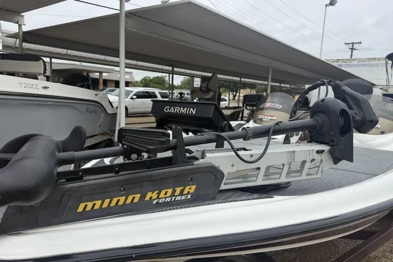 Slide: The Image of 2005 Triton TR-196 boat with Minn Kota Fortrex and Garmin equipment. - 7