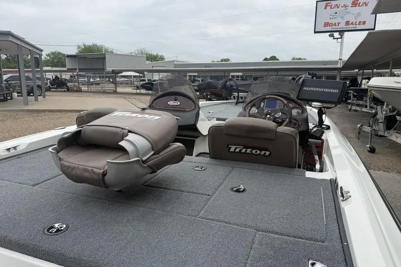 Slide: The Image of 2005 Triton TR-196 boat interior with seats and dashboard at a dealership. - 9
