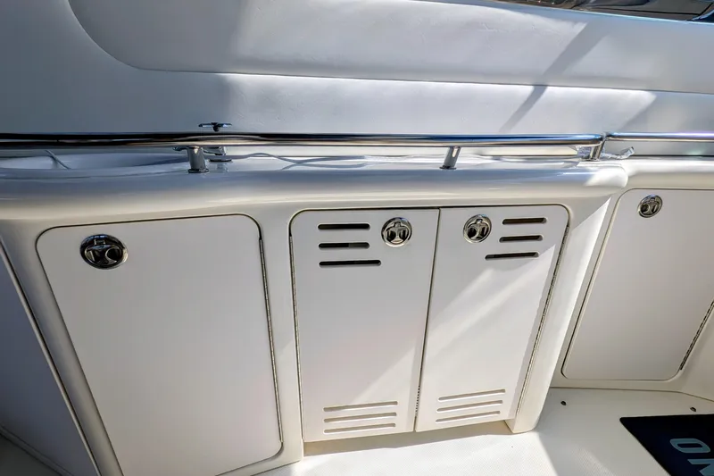 Slide: The Image of 2001 Sea Ray 410 Sundancer - 'Magical Waves - 9