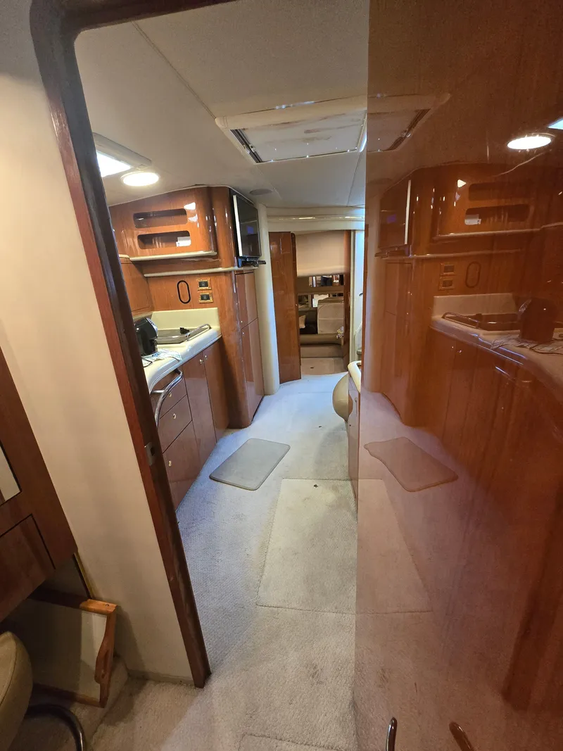 Slide: The Image of Interior of 1998 Sea Ray 450 Sundancer yacht. - 15