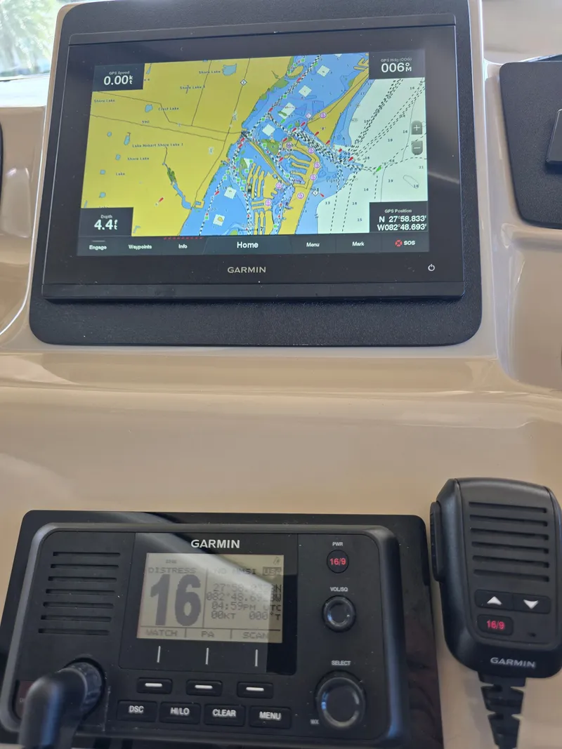 Slide: The Image of Garmin navigation system on 1998 Sea Ray 450 Sundancer. - 27