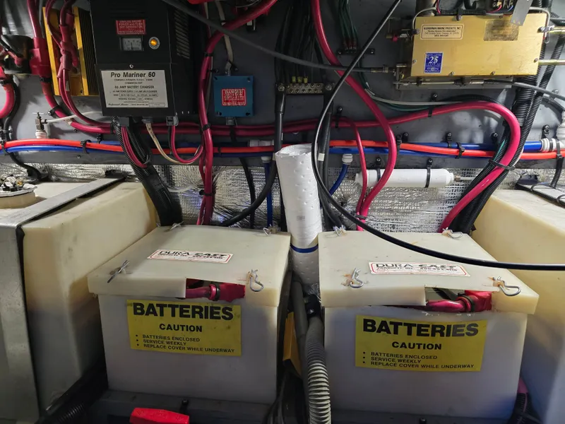 Slide: The Image of Battery compartment of a 1998 Sea Ray 450 Sundancer boat. - 39