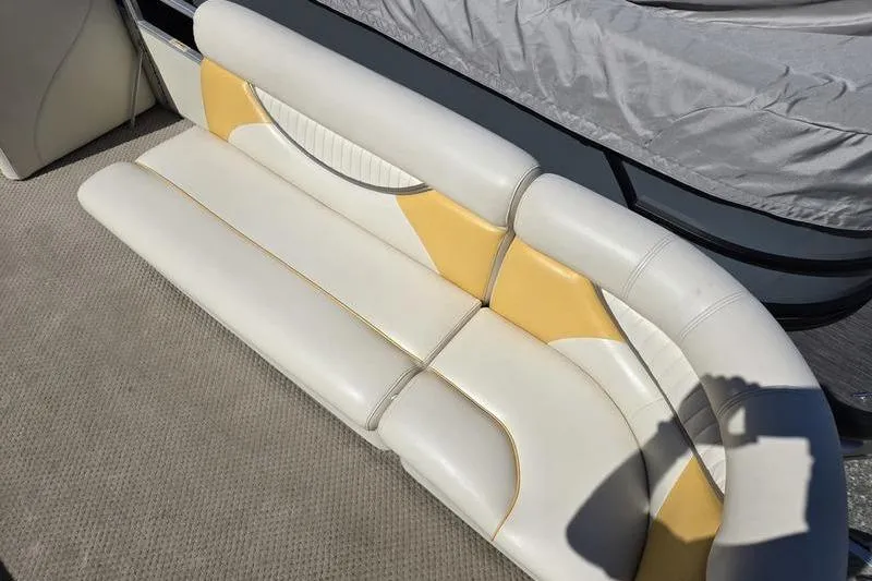 Slide: The Image of 2008 Sweetwater 2386RE boat seat with white and yellow upholstery. - 16