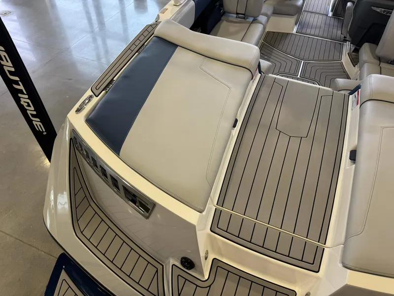 Slide: The Image of Nautique Super Air Nautique 210 2020 - 12