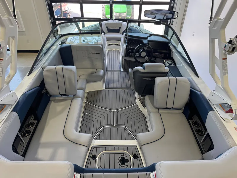 Slide: The Image of Nautique Super Air Nautique 210 2020 - 13