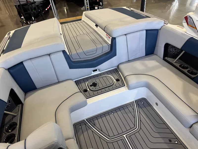 Slide: The Image of Nautique Super Air Nautique 210 2020 - 16