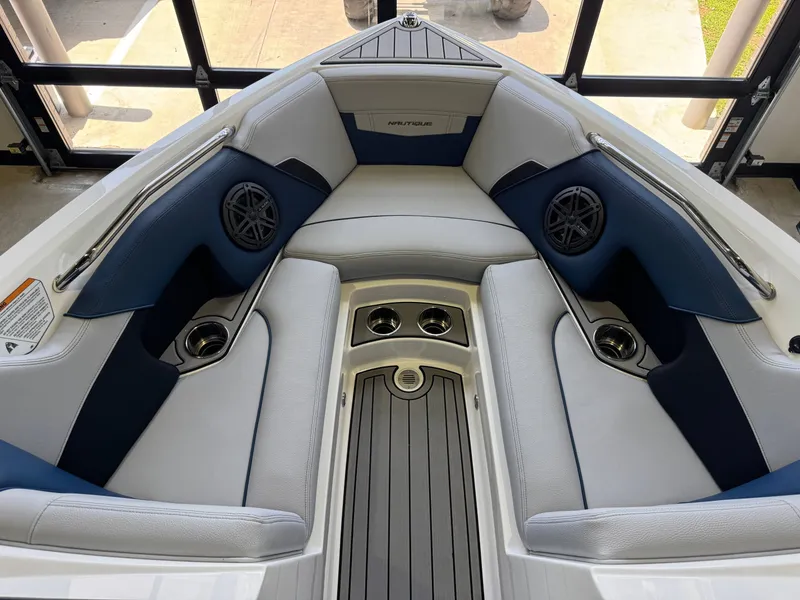 Slide: The Image of Nautique Super Air Nautique 210 2020 - 17