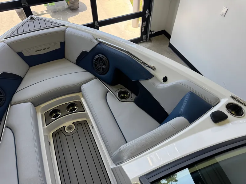 Slide: The Image of Nautique Super Air Nautique 210 2020 - 18