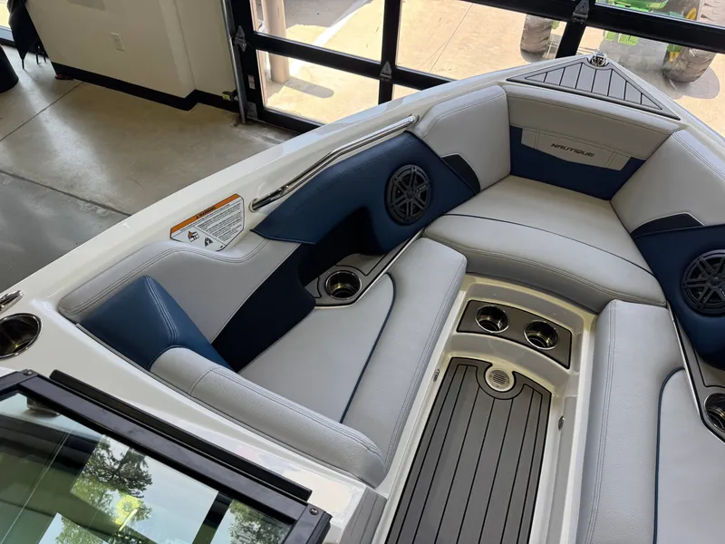 Slide: The Image of Nautique Super Air Nautique 210 2020 - 19