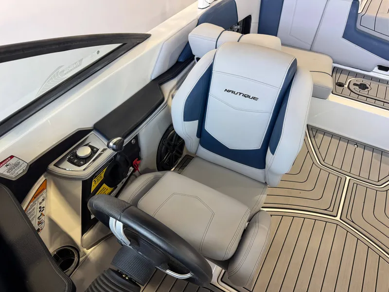 Slide: The Image of Nautique Super Air Nautique 210 2020 - 21