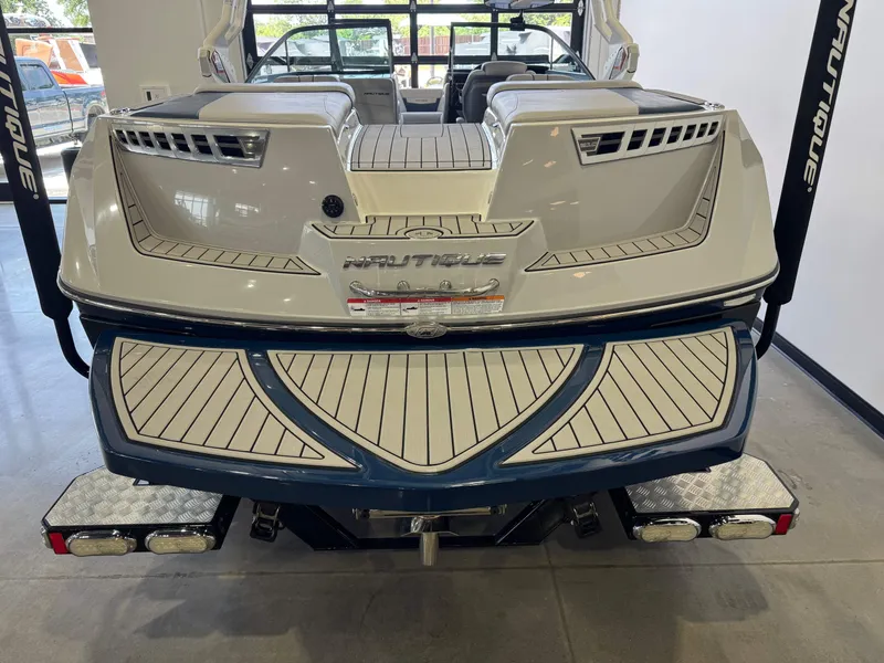 Slide: The Image of Nautique Super Air Nautique 210 2020 - 8