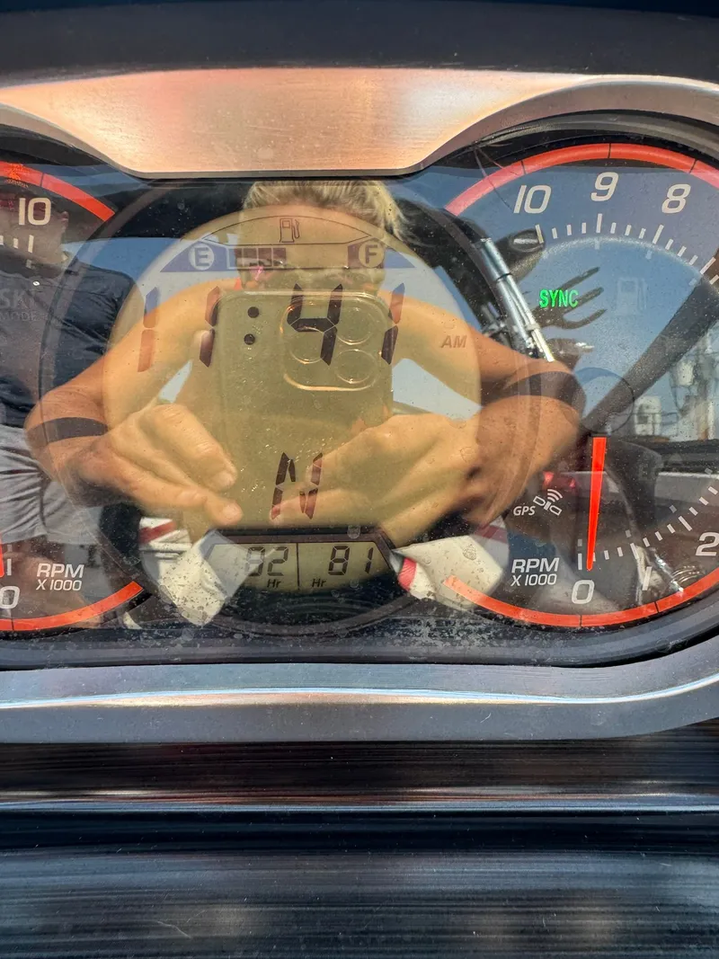 Slide: The Image of Dashboard of a 2018 Scarab 215 ID with digital display. - 18