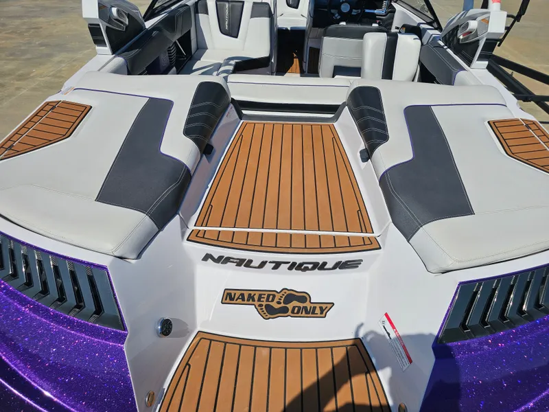 Slide: The Image of Nautique Super Air Nautique G21 2014 - 7