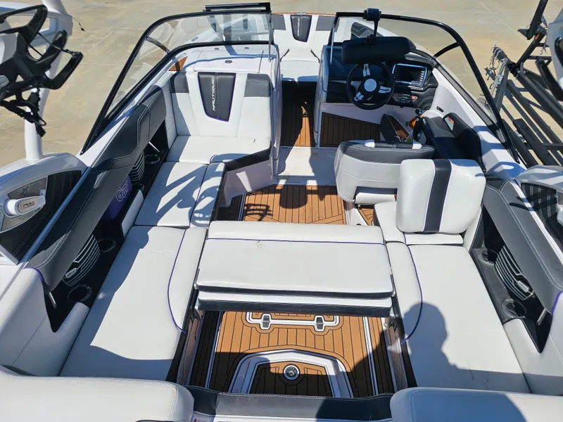Slide: The Image of Nautique Super Air Nautique G21 2014 - 8