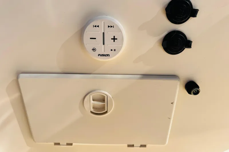 Slide: The Image of Control panel on a 2002 Rinker Fiesta Vee 342 boat dashboard. - 34
