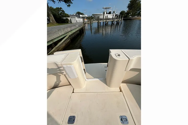 Slide: The Image of 2005 Mainship Pilot 30-II Sedan boat stern view at dockside. - 11