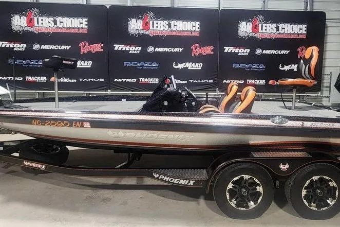 The Image of 2019 Phoenix 920 ProXP boat displayed at Anglers Choice event indoors. - 0