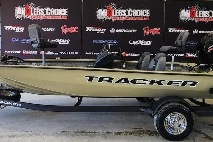 The Image of 2026 Tracker Pro Team 195 boat on display at Anglers Choice event. - 0