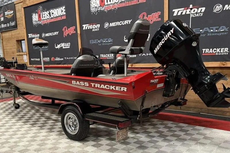 Slide: The Image of 2007 Tracker Pro Team 175 TXW bass boat with Mercury engine on display. - 5