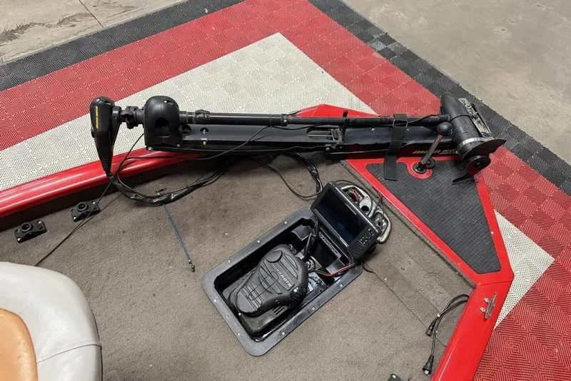 Slide: The Image of 2007 Tracker Pro Team 175 TXW boat deck with trolling motor and fish finder. - 8