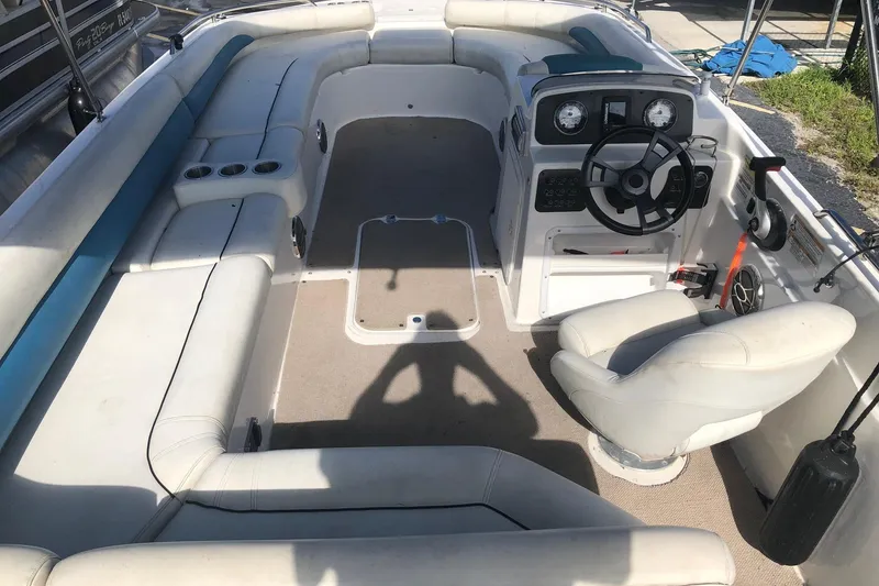 Slide: The Image of 2014 Hurricane SunDeck Sport 201 IO boat interior with seating and steering console. - 11