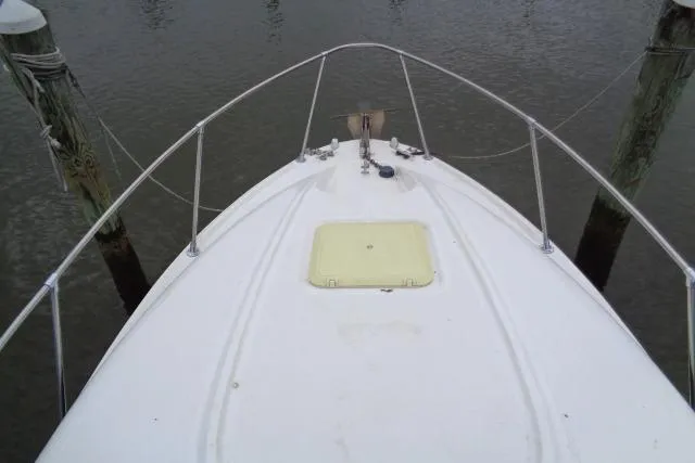 Slide: The Image of Bow view of 2000 Bayliner 2455 Ciera Sunbridge docked at marina. - 10