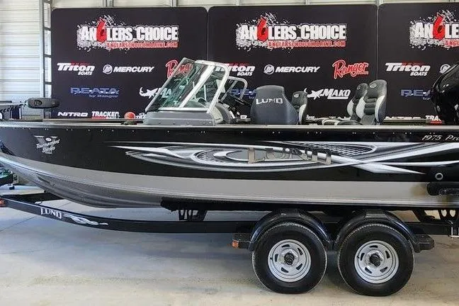 The Image of 2011 Lund 1975 Pro-V SE fishing boat on trailer at Anglers Choice showroom. - 0
