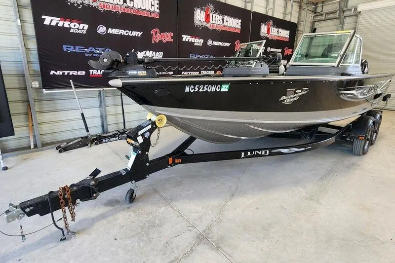 Slide: The Image of 2011 Lund 1975 Pro-V SE boat on trailer in showroom setting. - 9