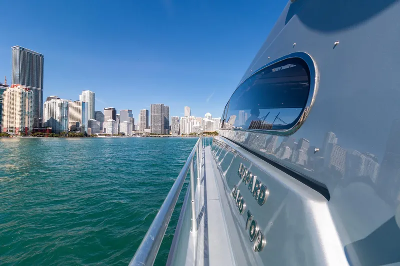 Slide: The Image of 2007 Leopard Express Motor Yacht cruising near city skyline on a sunny day. - 11