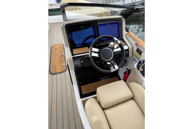 Slide: The Image of Helm of 2025 Balise Helix 26 L boat with modern steering and dual screens. - 14