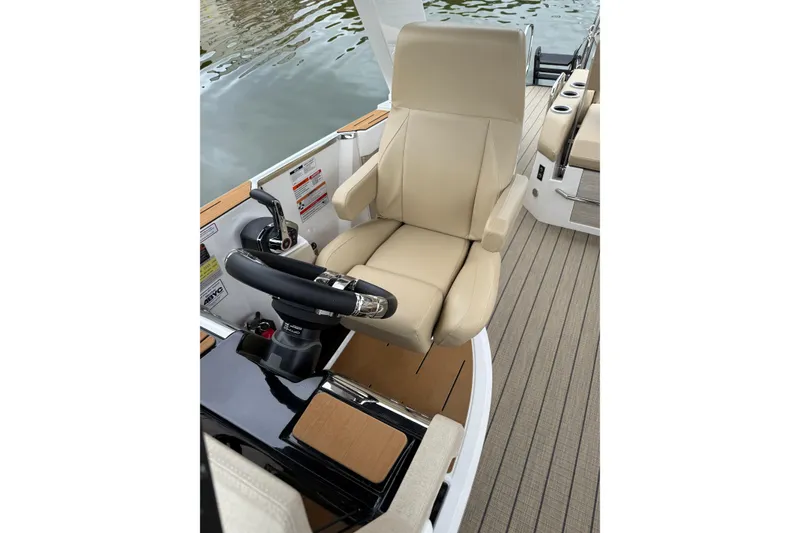 Slide: The Image of Captain's seat on 2025 Balise Helix 26 L boat, featuring sleek design and modern controls. - 19