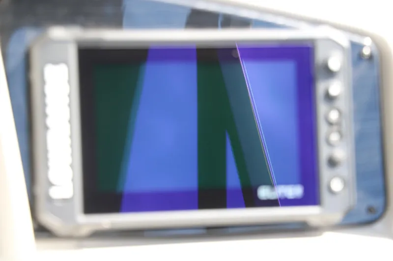 Slide: The Image of Blurred display screen on Sylvan MIRAGE X3 DLZ BAR 2025 boat. - 28