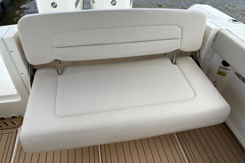 Slide: The Image of 2017 Boston Whaler 270 Vantage boat with white cushioned seating on deck. - 11