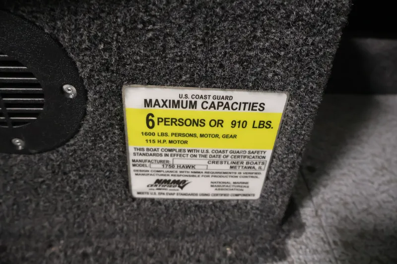 Slide: The Image of Capacity label on 2026 Crestliner 1750 Fish Hawk SC boat, 6 persons or 910 lbs. - 24