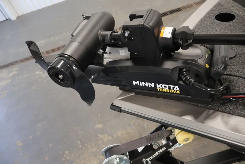 Slide: The Image of Minn Kota Terrova motor on 2026 Crestliner 1750 Fish Hawk SC boat. - 20