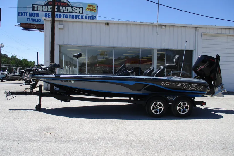 The Image of 2022 Nitro Z20 boat on trailer, parked outside a building. - 0
