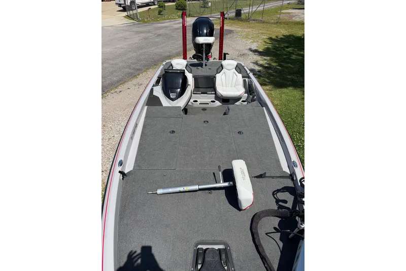 Slide: The Image of 2025 Skeeter ZXR21 fishing boat with spacious deck and modern seating. - 4