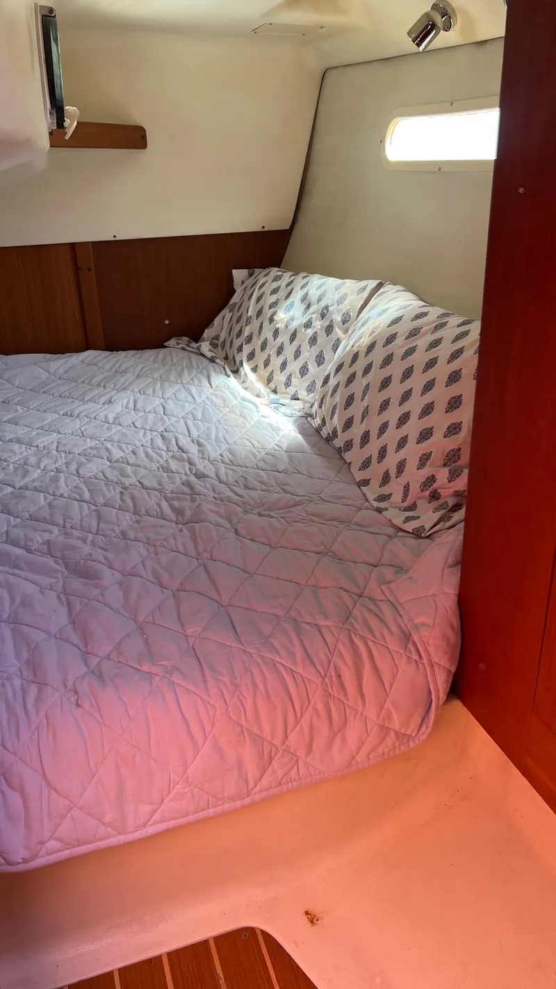 Slide: The Image of Interior of a 2001 Hunter 340 yacht featuring a cozy bed. - 20