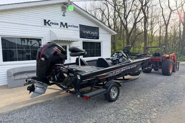 Slide: The Image of 2019 Bass Tracker Pro 19 boat parked outside Knox Marine dealership. - 3