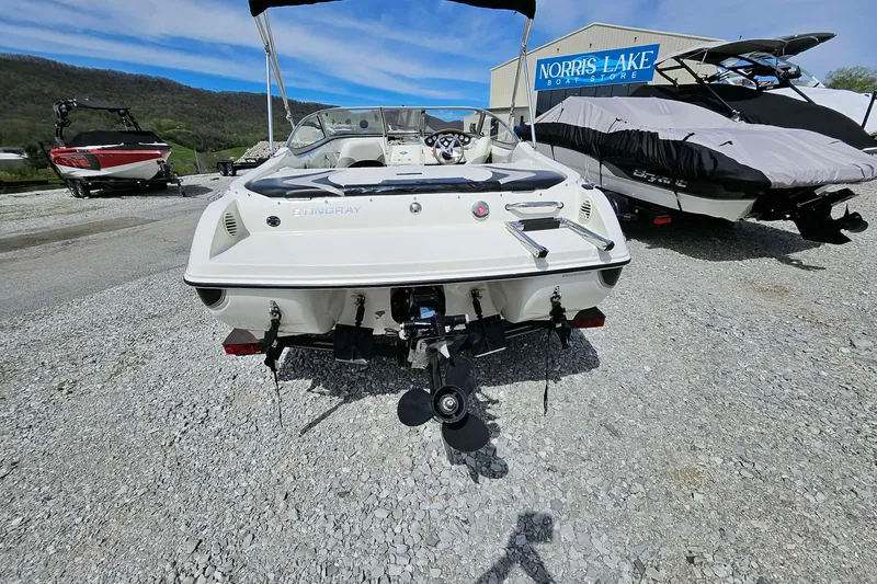 Slide: The Image of 2015 Stingray 180 RX boat displayed at Norris Lake Boat Store. - 10
