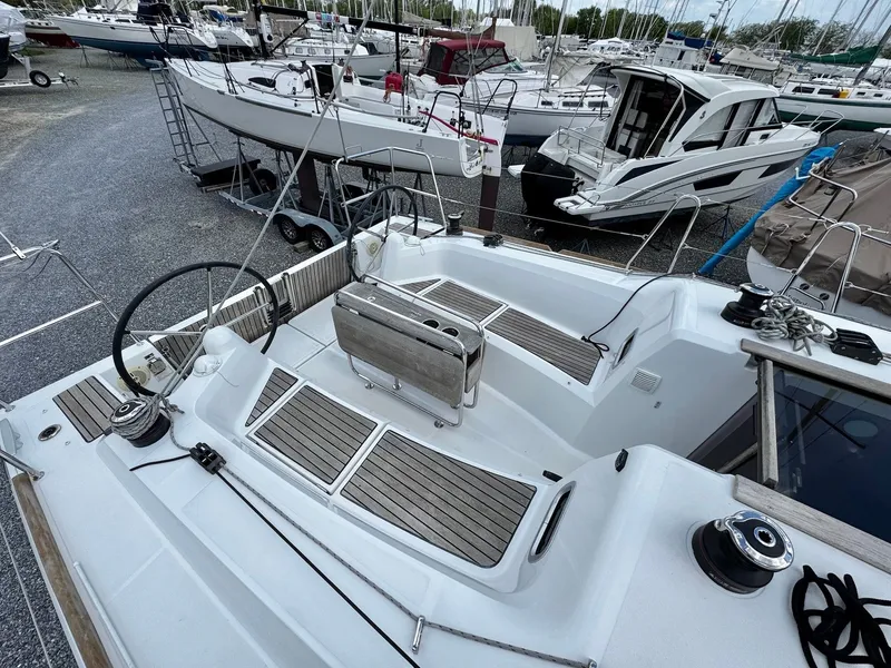Slide: The Image of Jeanneau 349 2019 - 89