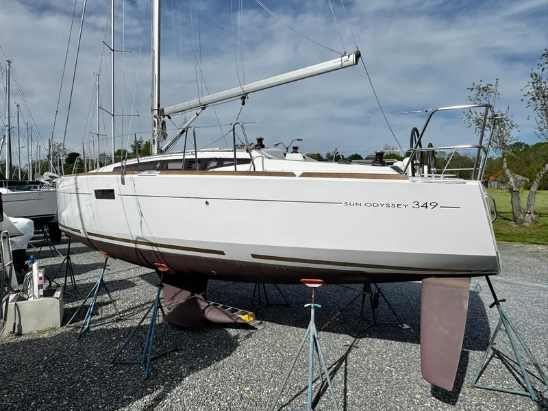 Slide: The Image of Jeanneau 349 2019 - 97