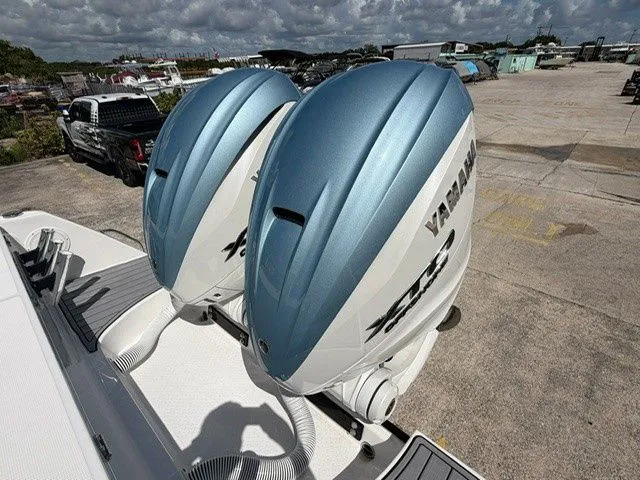 Slide: The Image of Everglades 33 Center Console 2024 - 3