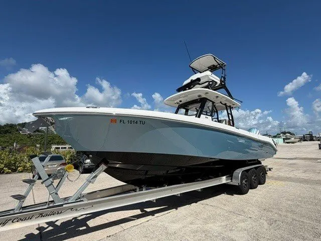 Slide: The Image of Everglades 33 Center Console 2024 - 32