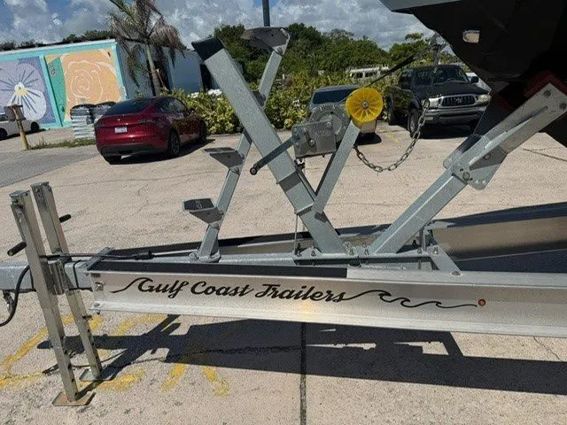 Slide: The Image of Everglades 33 Center Console 2024 - 39