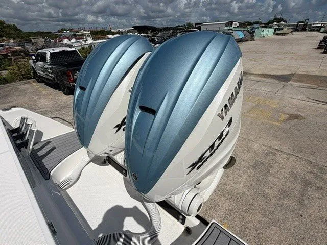 Slide: The Image of Everglades 33 Center Console 2024 - 41