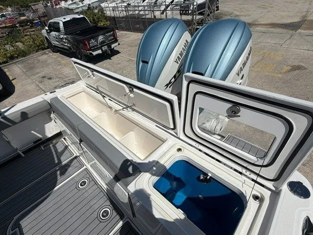 Slide: The Image of Everglades 33 Center Console 2024 - 43