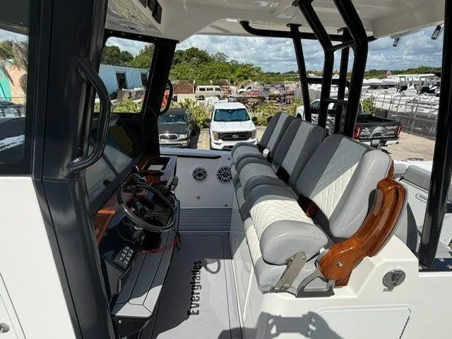 Slide: The Image of Everglades 33 Center Console 2024 - 57