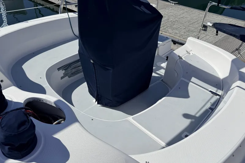 Slide: The Image of Spacious deck of a 2002 Hunter 386 sailboat at a marina. - 39