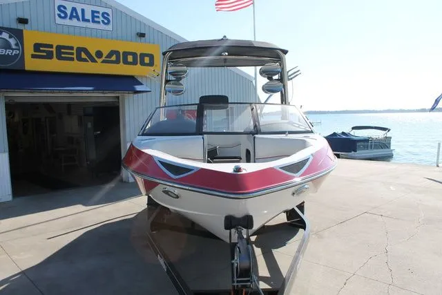 Slide: The Image of 2011 Malibu Wakesetter 20 VTX boat in front of Seadoo sales shop. - 4